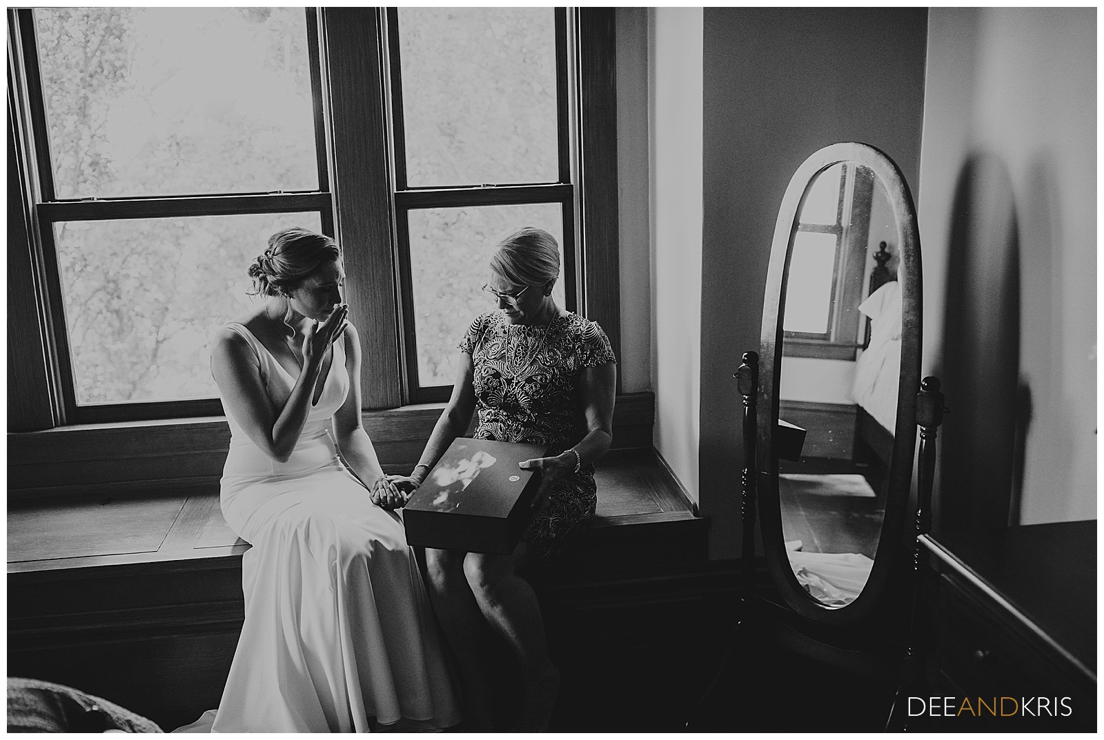 Scribner Bend Wedding pictures, mothers moments