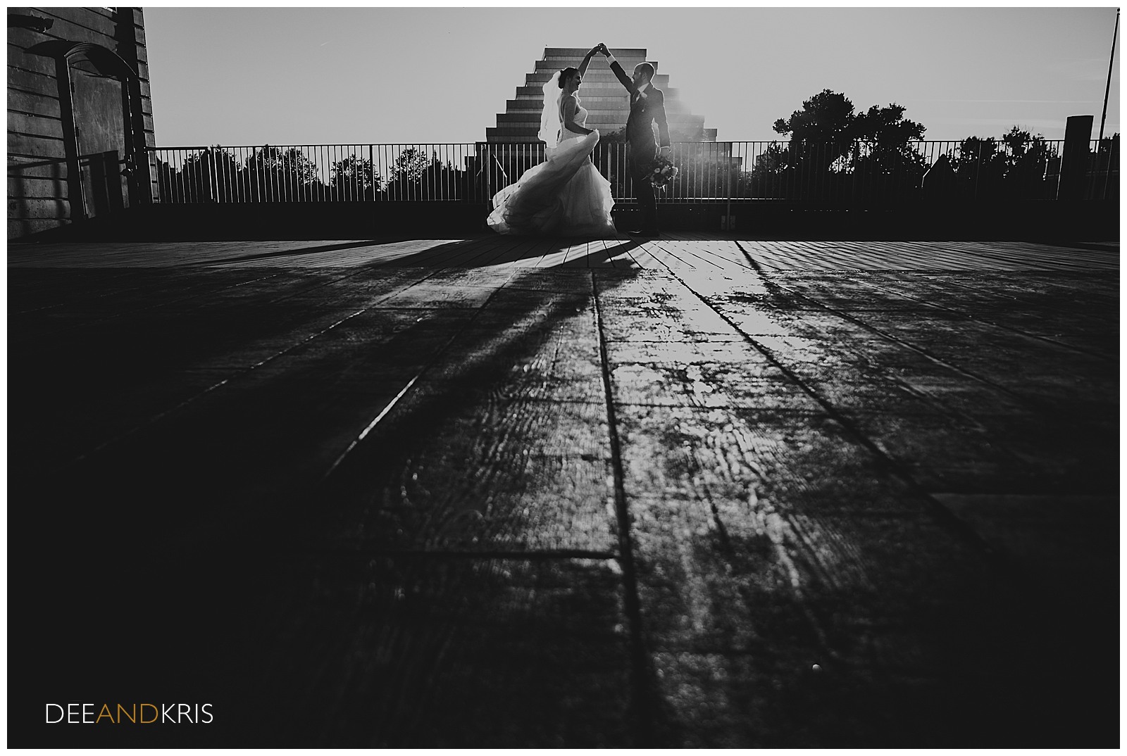 Downtown sacramento river wedding pictures, where to take sunset pictures in sacramento
