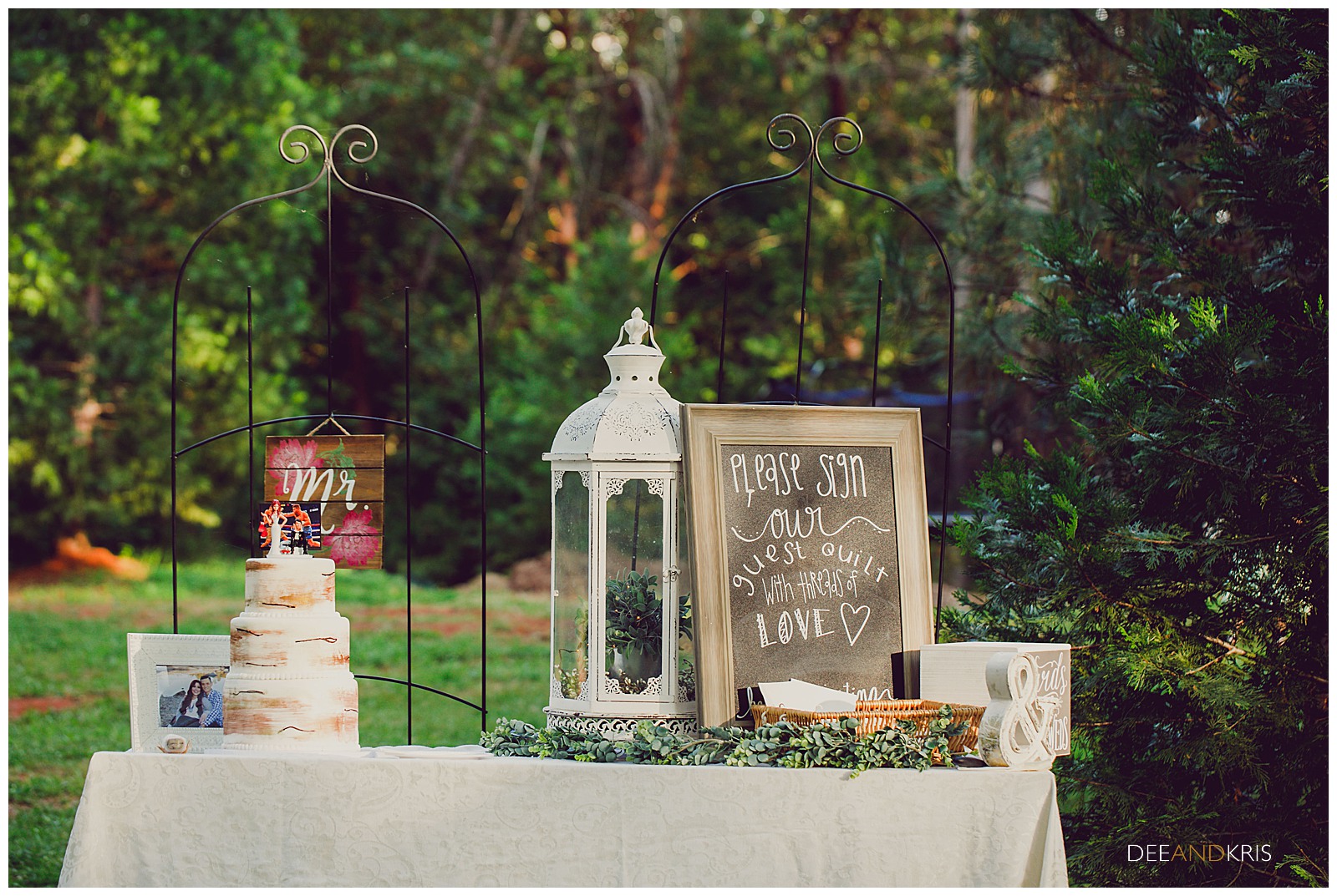 10 Unique Wedding Guest Book Ideas - Dee & Kris Photography